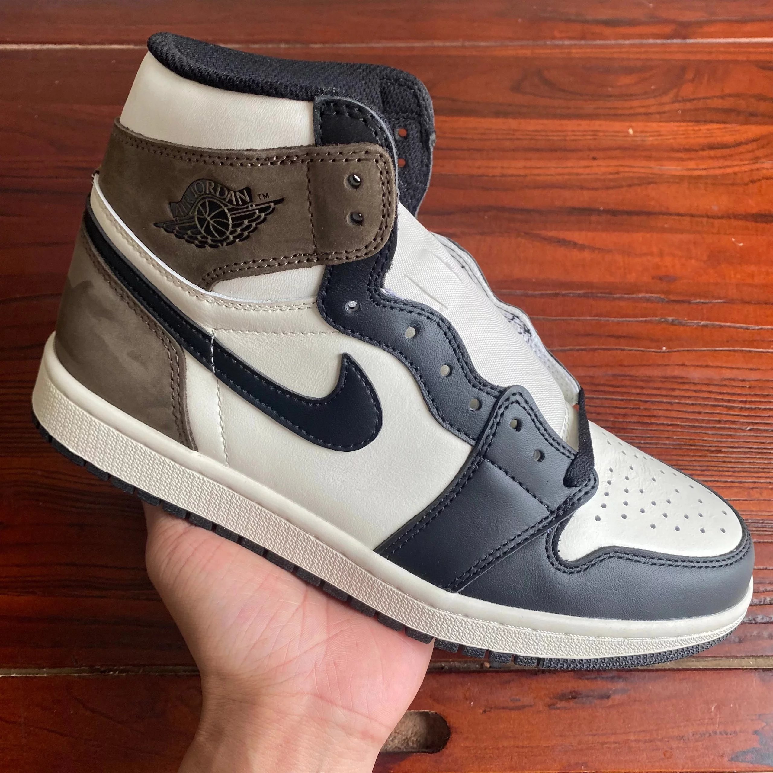Dark Mocha Small Inverted Hook Black Brown Black Mocha Unisex High-top Casual Shoes A-1 555088-105