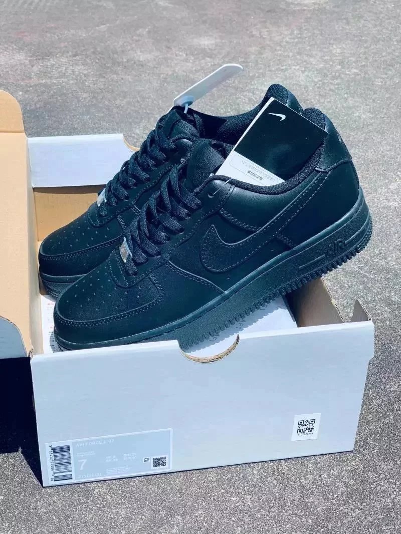 Item Thumbnail for Brand new version, replace the more expensive version on the official website, the top version on the market for foreign trade benefits, the pure original version AF1 Air Force One black low-top, Air Force1 independent mold 47.5 is the only one on the market!