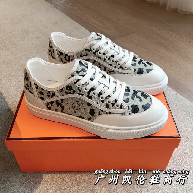 Hermès Sneakers Low-Top Lace-Up Printed Canvas product detail image 5