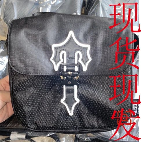 街头单肩包情侣同款运动斜挎包英式百搭邮差包 - 135671