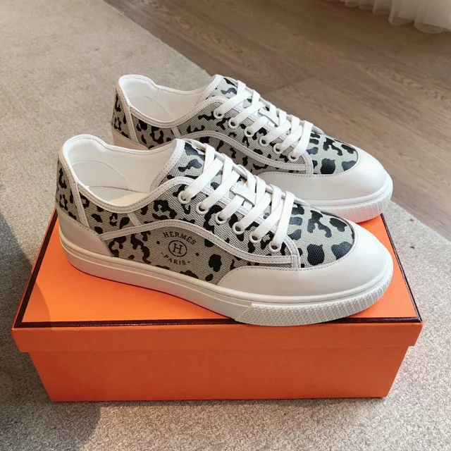 Hermès Sneakers Low-Top Lace-Up Printed Canvas product detail image 2