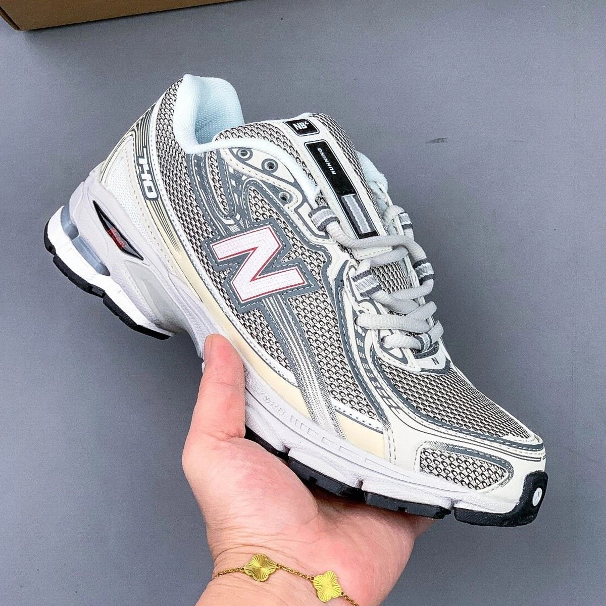 New Balance Sneakers 740 mesh running image 3
