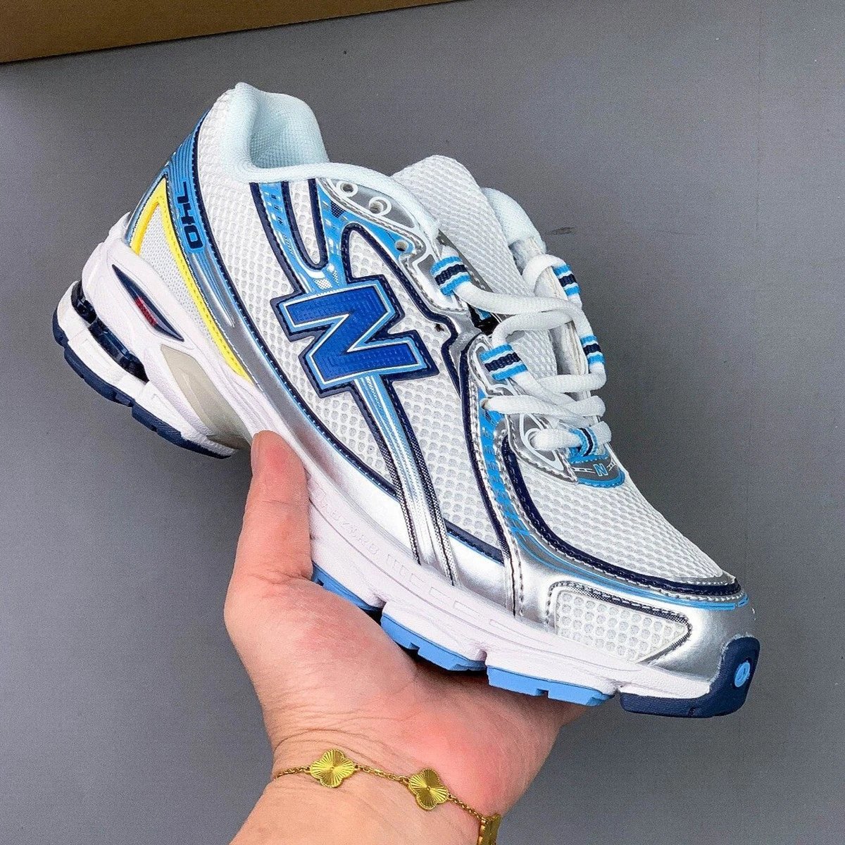 New Balance Sneakers 740 mesh running image 2