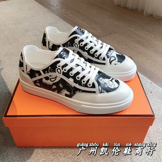 Hermès Sneakers Low-Top Lace-Up Printed Canvas product detail image 3