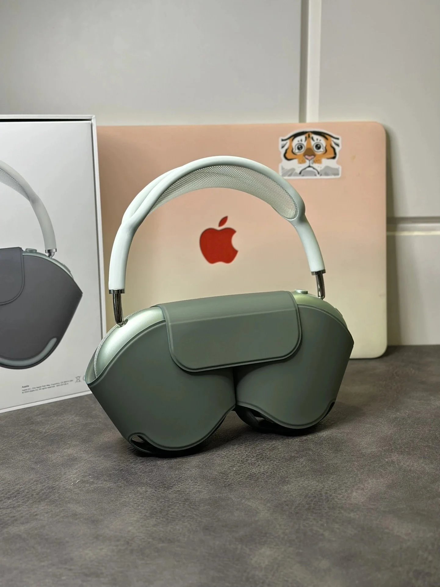 P*ds  Over-Ear Headphones Light Green 🎧1:1 - 136660
