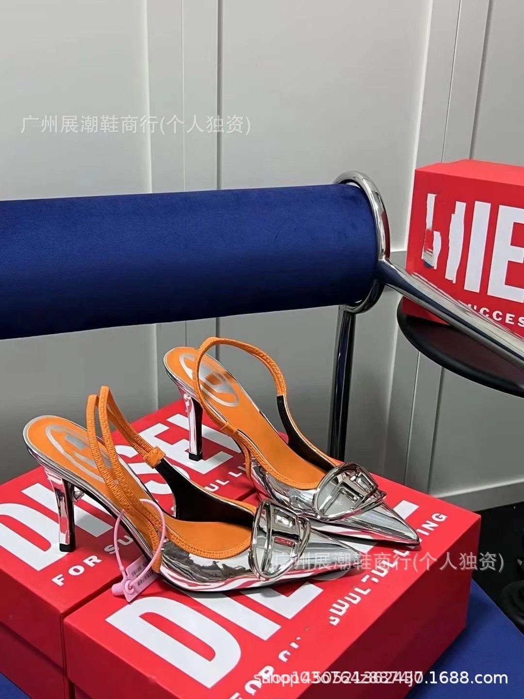 Diesel High Heels D-Venus pointed-toe slingback with oval logo buckle — Silver orange lining 9 cm