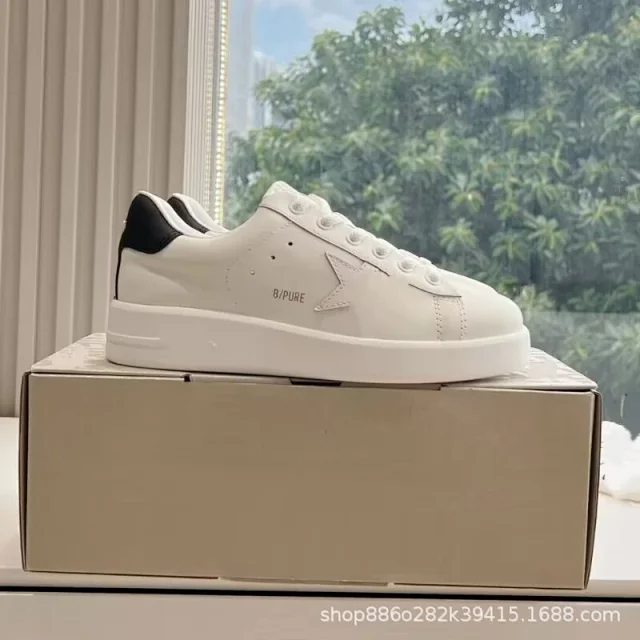 Golden Goose Sneakers Ball Star low-top with appliqué product detail image 25