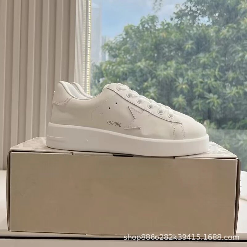 Golden Goose Sneakers Ball Star low-top with appliqué — white