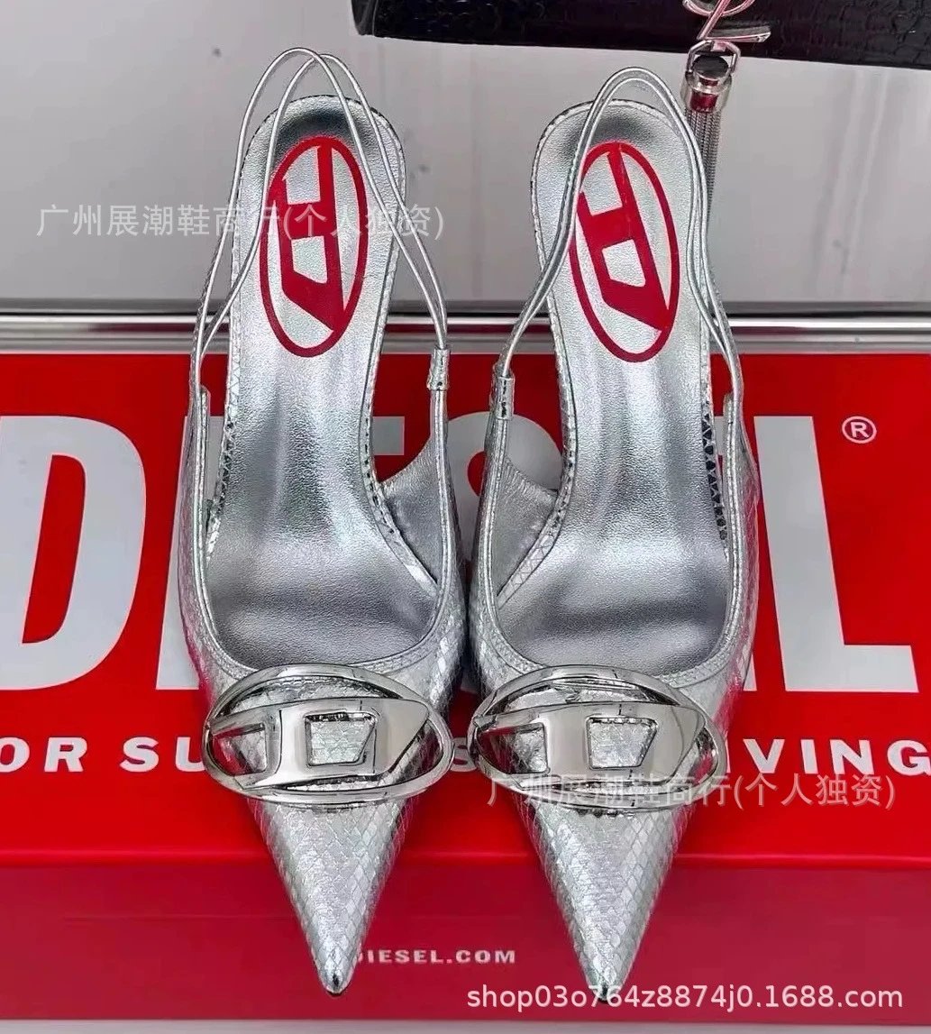 Diesel High Heels D-Venus pointed-toe slingback with oval logo buckle — Serpentine silver 9 cm