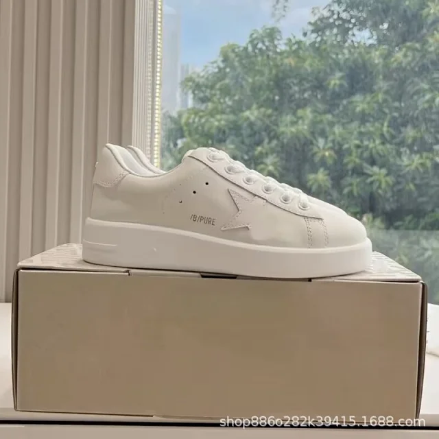 Golden Goose Sneakers Ball Star low-top with appliqué product detail image 20
