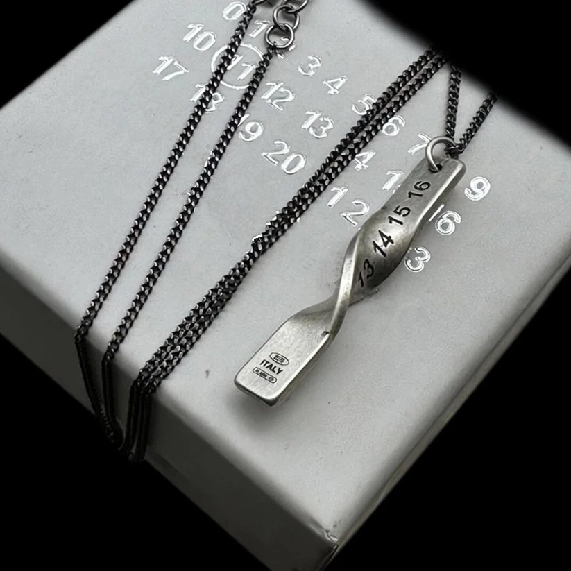 PYC Mobius carved digital nameplate pendant necklace twisted neutral style couple simple and versatile sweater chain