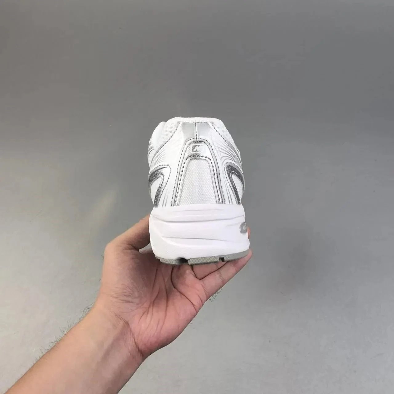 【纯原现货】New Balance NB 740 系列 新百伦740白银色 柔软舒适耐磨   舒适百搭 织物合成革减震  复古跑鞋 厚底增高老爹鞋  夏季网布透气运动鞋