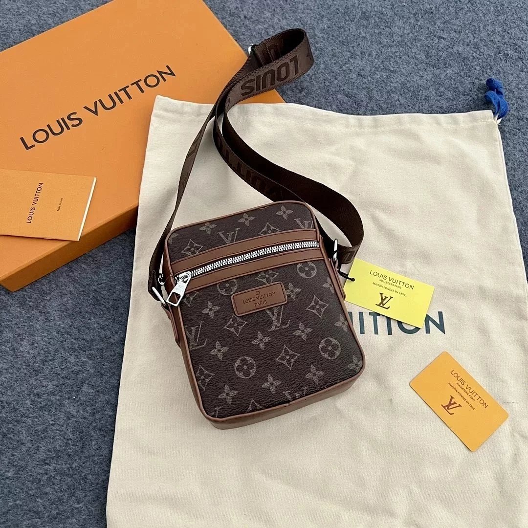 Lacoste Camera Bag Burgundy with Geometric Print Crossbody Bag product detail 15 in Litbuy spreadsheet finds