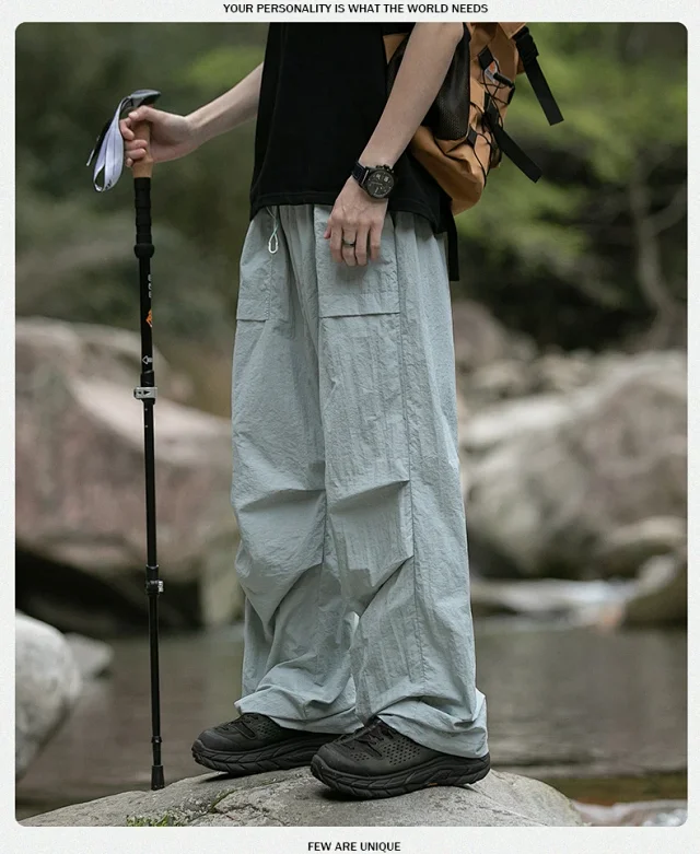 Mountain-style Cargo Pants Detail