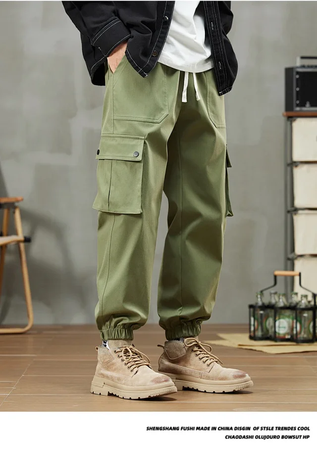 Men's Retro Cargo Joggers Detail
