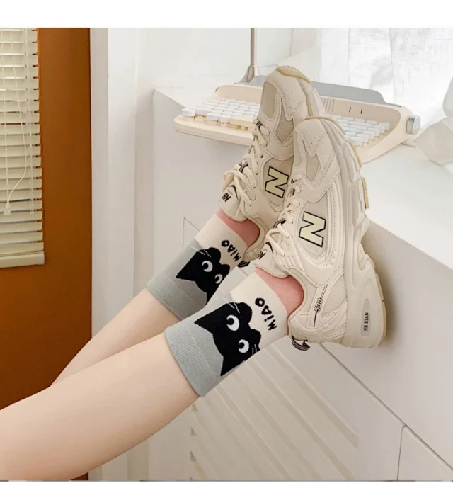 Cartoon Cat Breathable Crew Socks（10 pairs） Detail