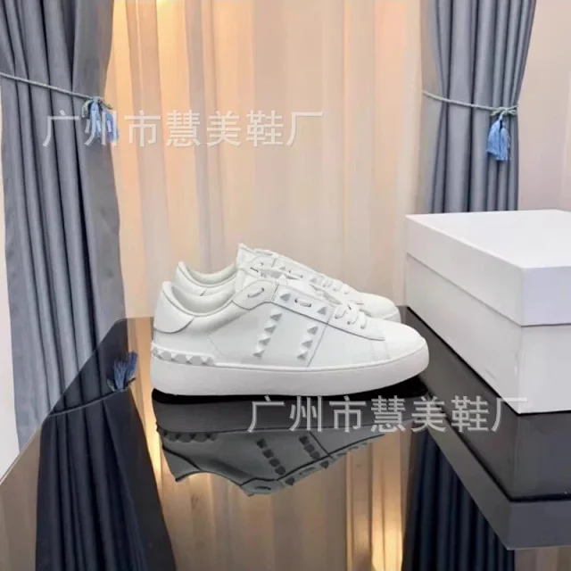 Studded Unisex White Platform Sneakers Detail