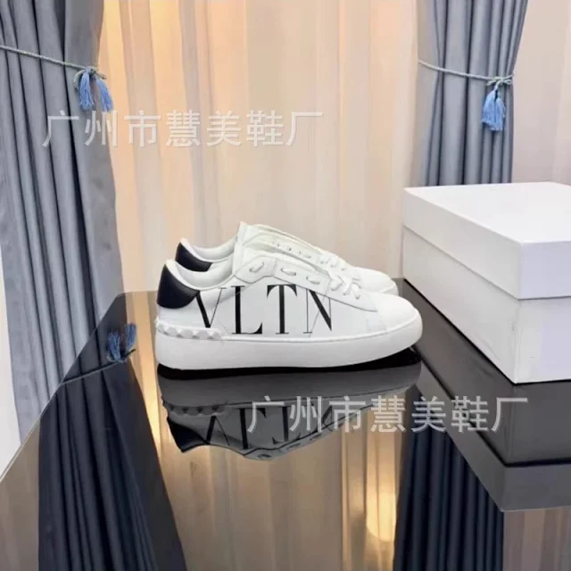 Studded Unisex White Platform Sneakers Detail