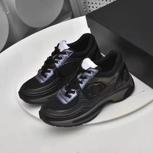 Chic Silver Platform Sneakers Detail
