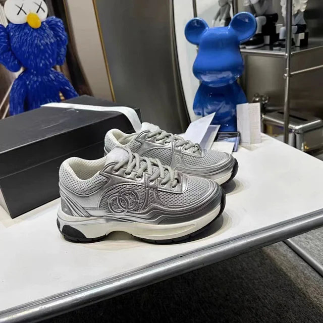 Chic Silver Platform Sneakers Detail