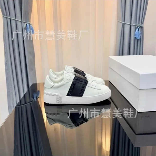 Studded Unisex White Platform Sneakers Detail