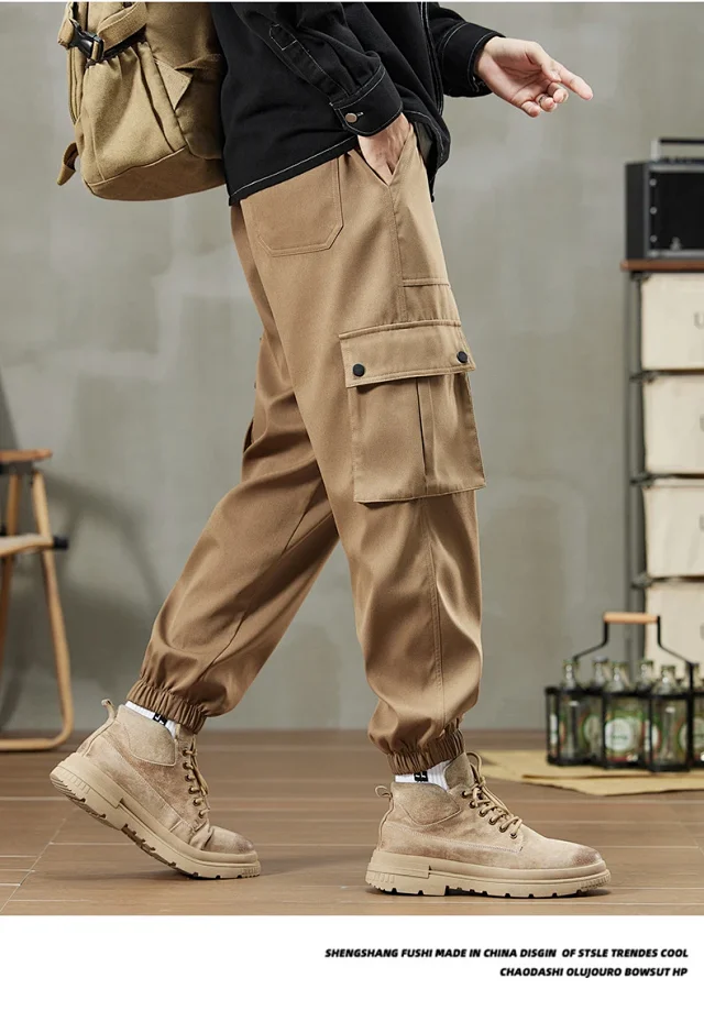 Men's Retro Cargo Joggers Detail