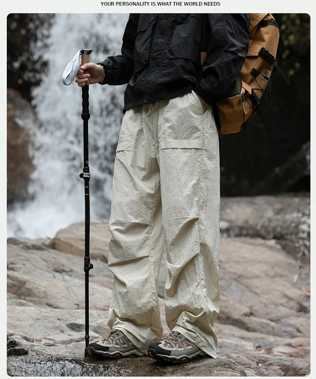 Mountain-style Cargo Pants Detail