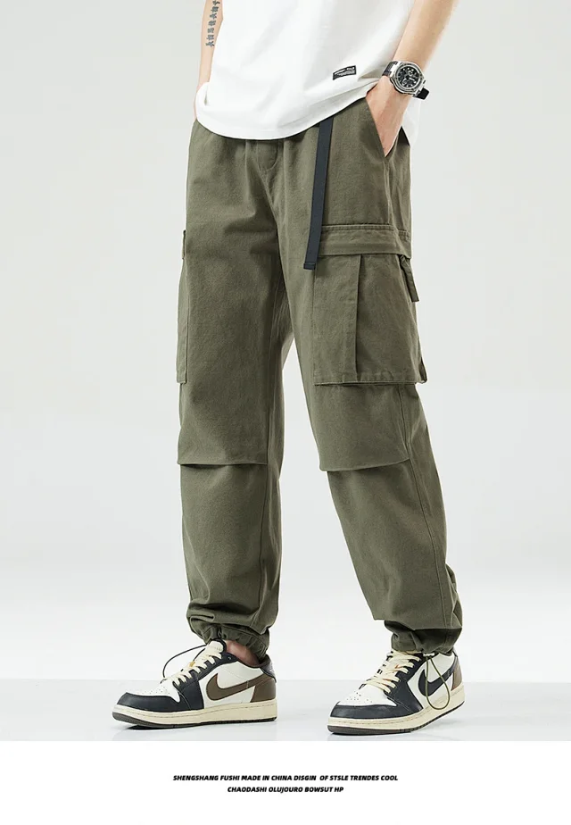 Men's Fall Trendy Cargo Pants Detail