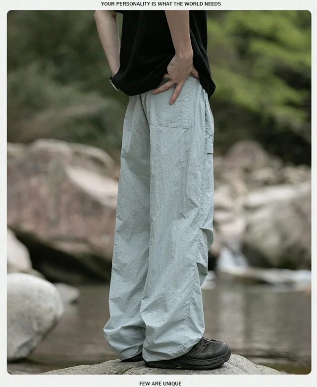Mountain-style Cargo Pants Detail