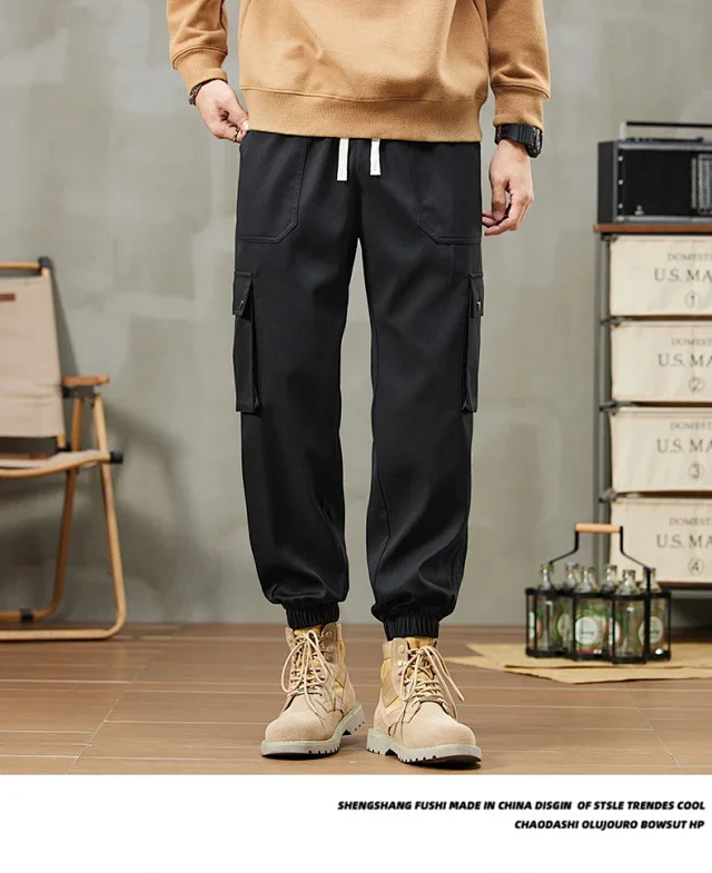 Men's Retro Cargo Joggers Detail