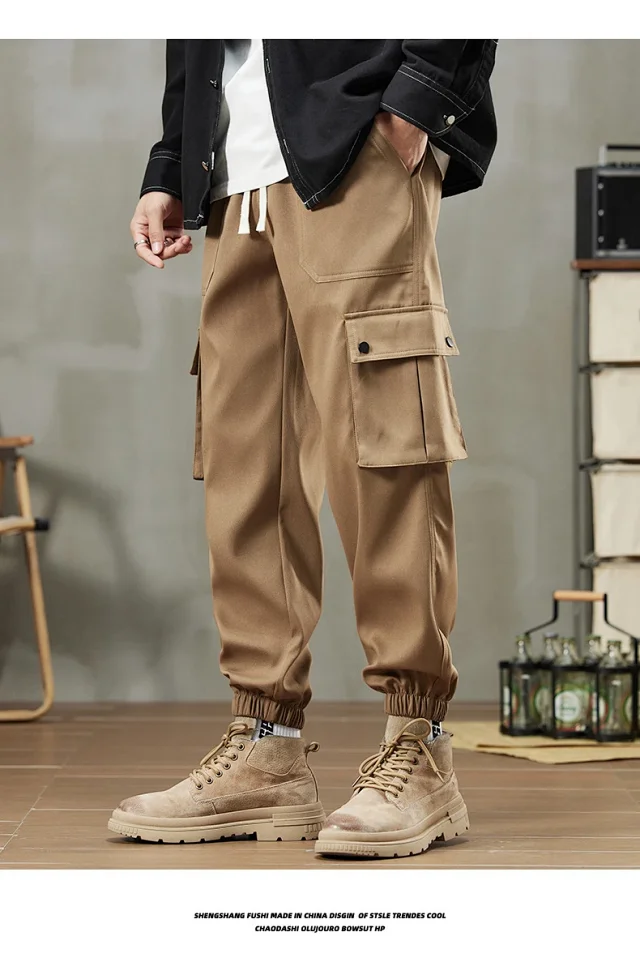 Men's Retro Cargo Joggers Detail