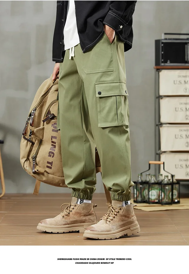 Men's Retro Cargo Joggers Detail