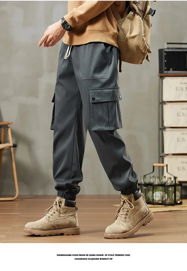 Men's Retro Cargo Joggers Detail