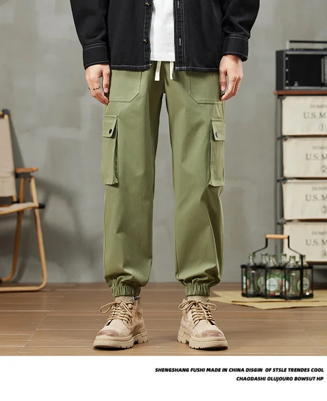 Men's Retro Cargo Joggers Detail