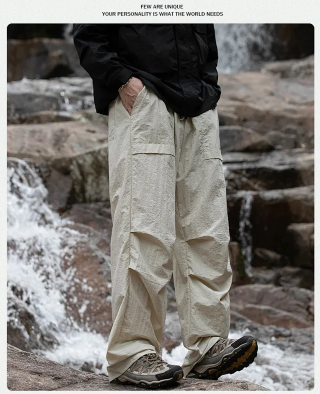 Mountain-style Cargo Pants Detail