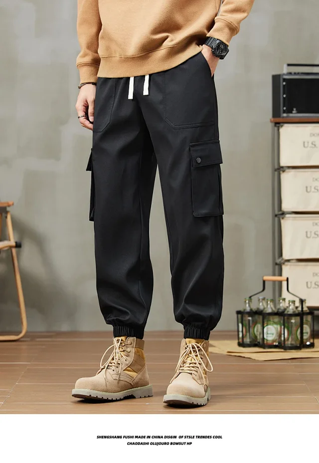 Men's Retro Cargo Joggers Detail
