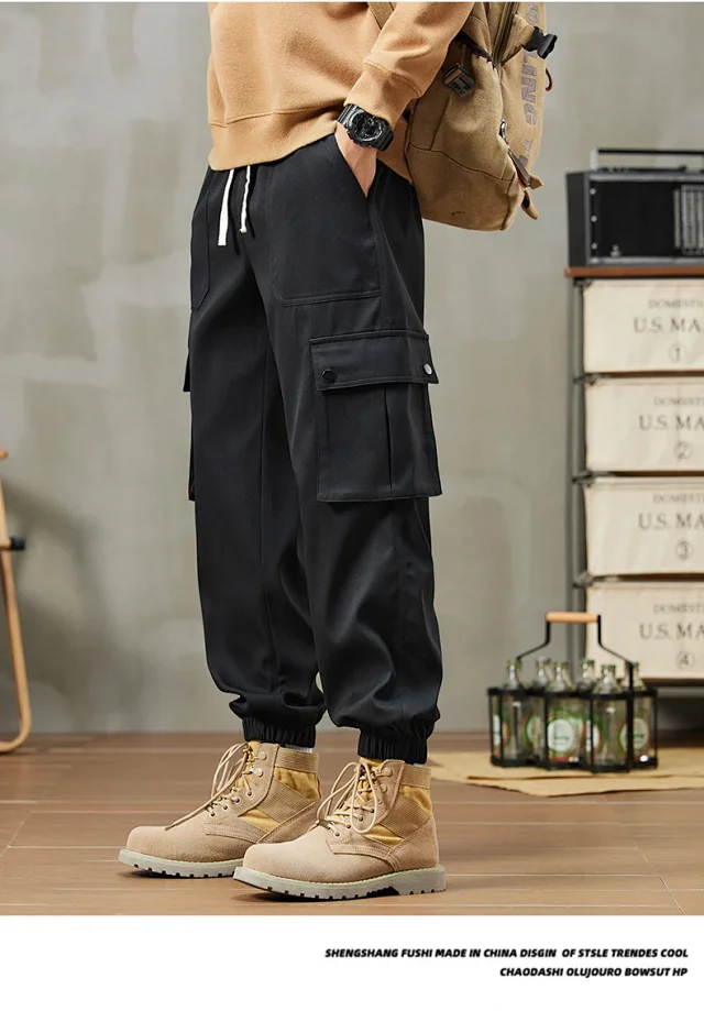 Men's Retro Cargo Joggers Detail