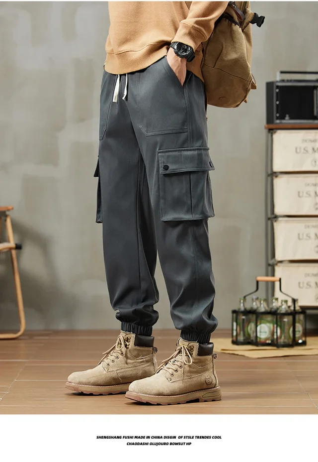 Men's Retro Cargo Joggers Detail
