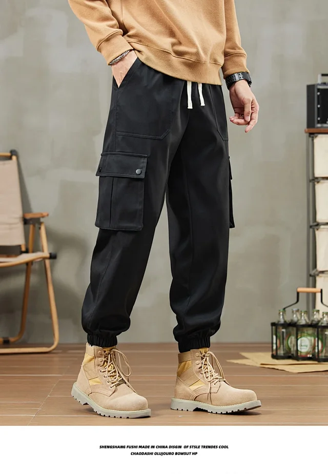 Men's Retro Cargo Joggers Detail