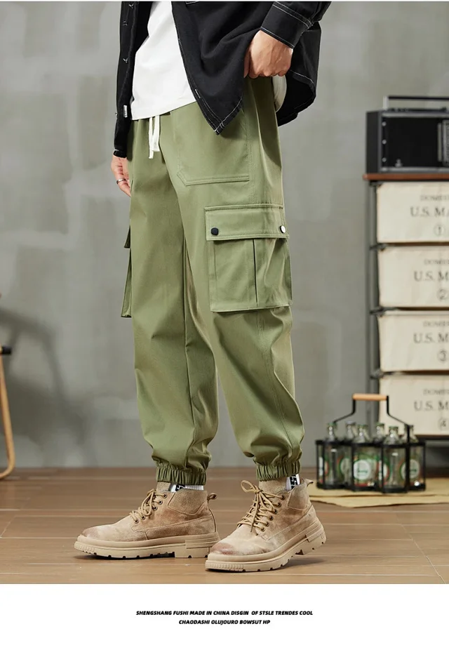 Men's Retro Cargo Joggers Detail