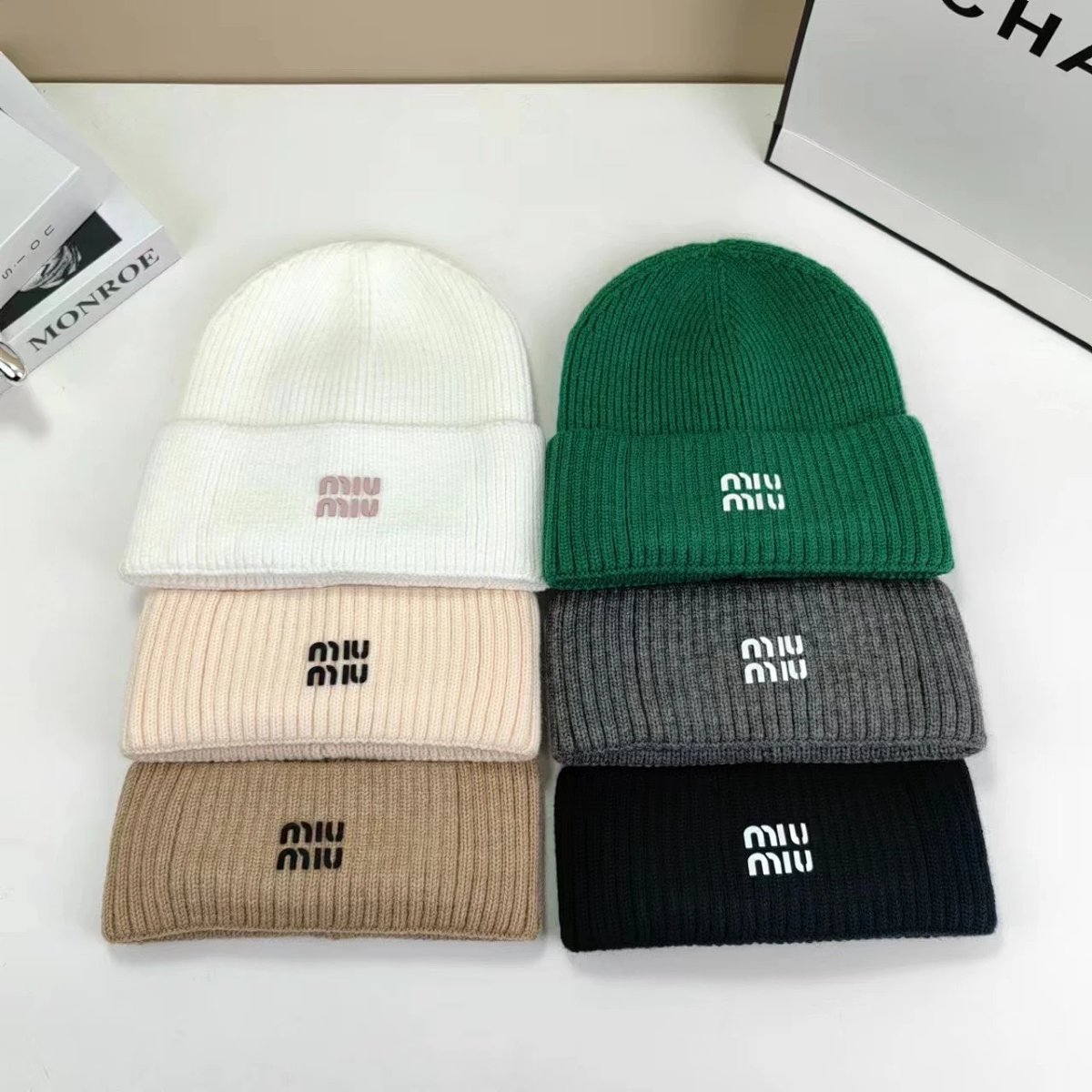 Miu Miu Logo Knit Beanie Black product detail 2 in Litbuy spreadsheet finds