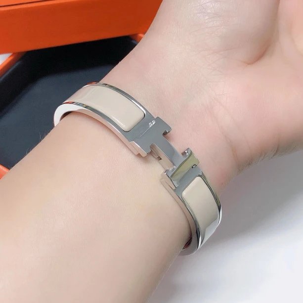 H-Letter Enamel Bracelet photo 7