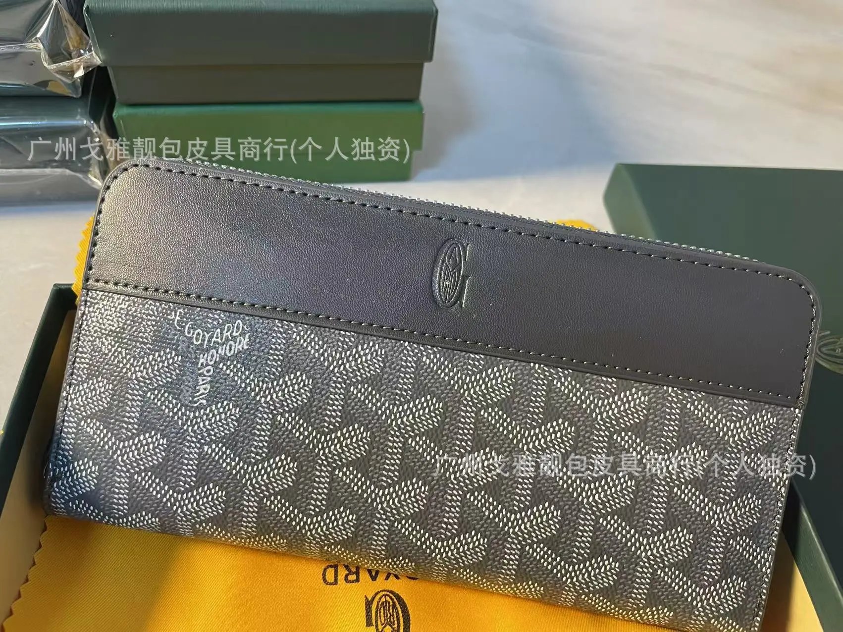 Goyard Zip Wallet photo 4
