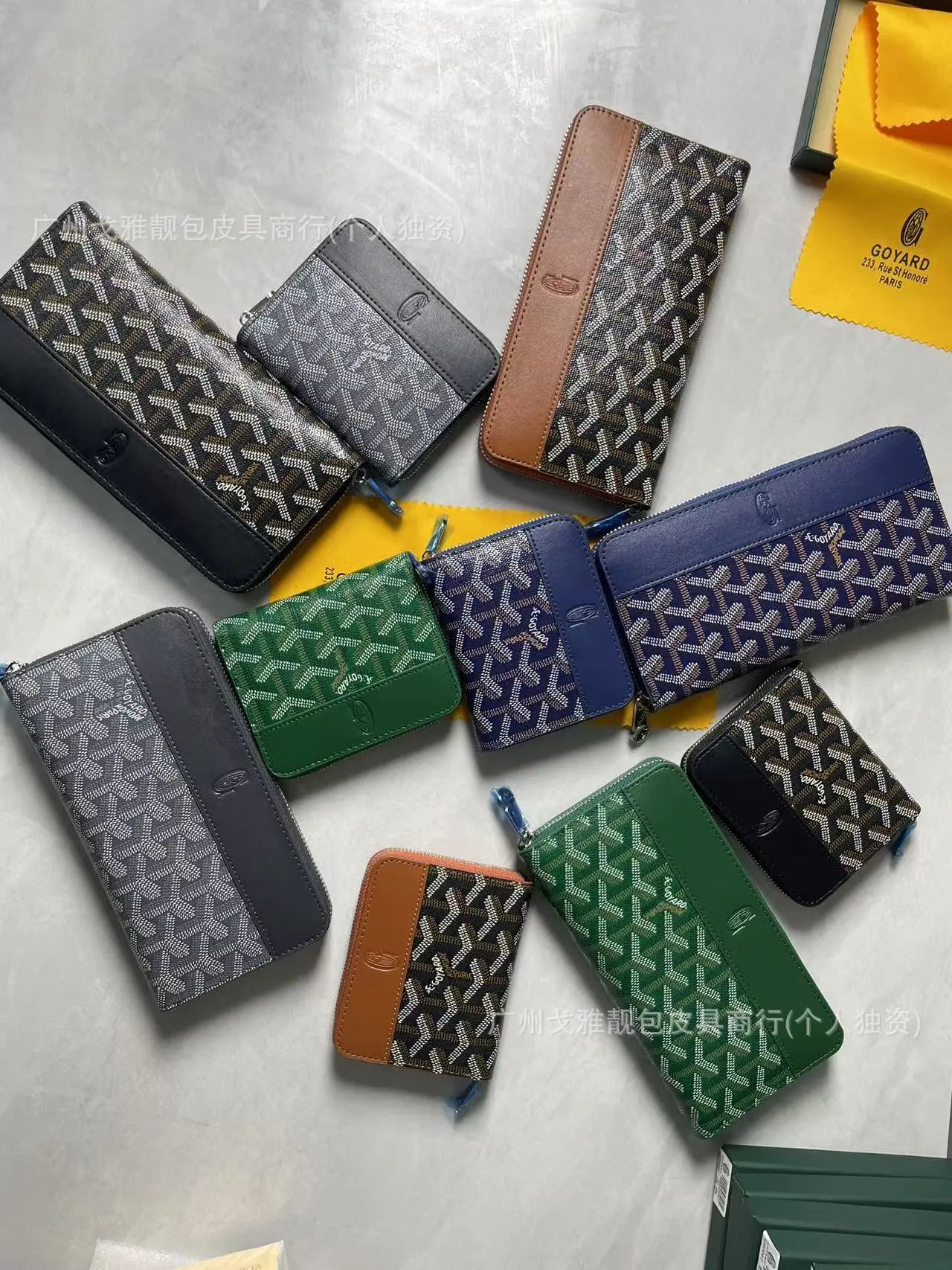 Goyard Zip Wallet photo 7