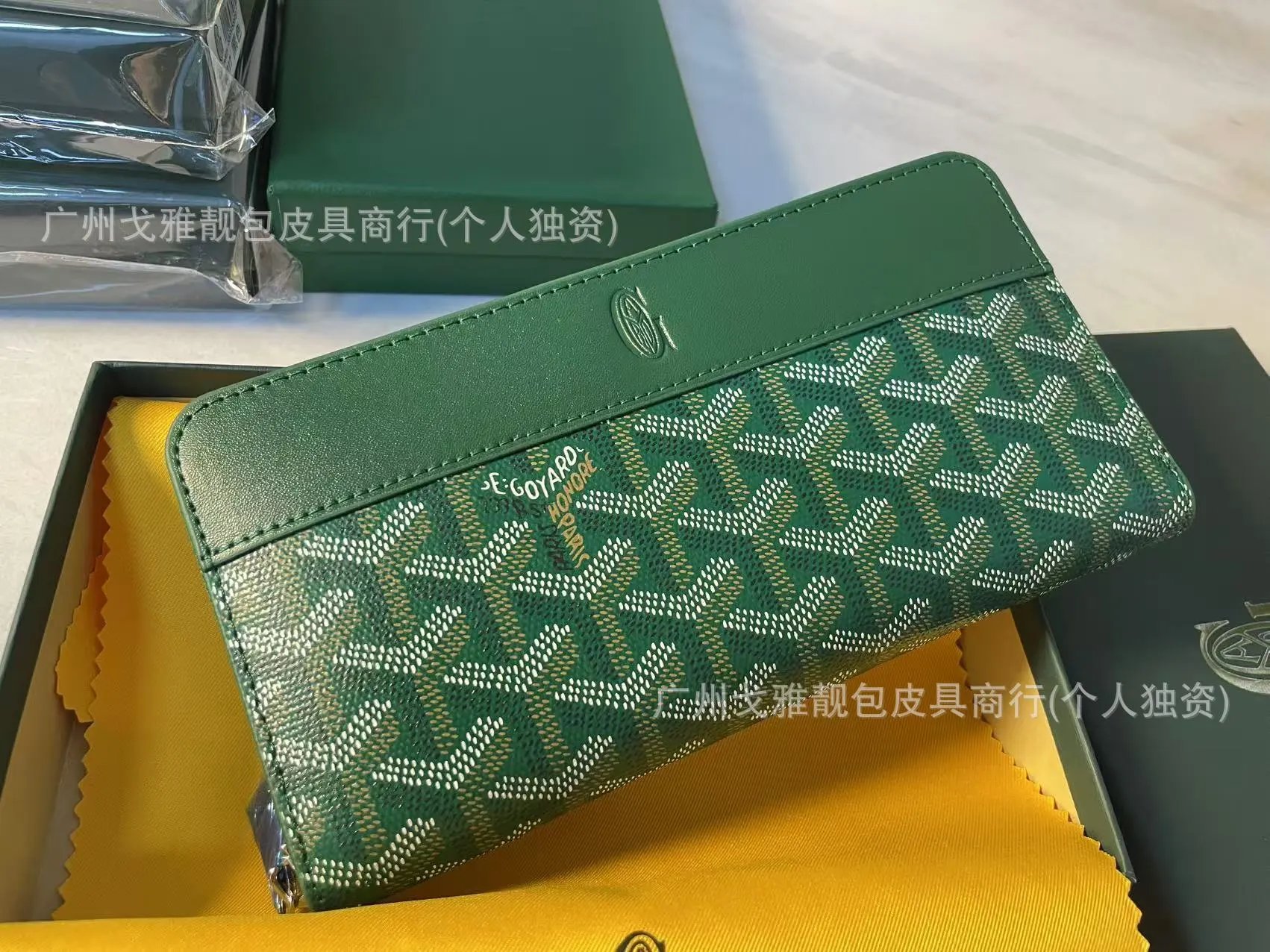 Goyard Zip Wallet photo 5