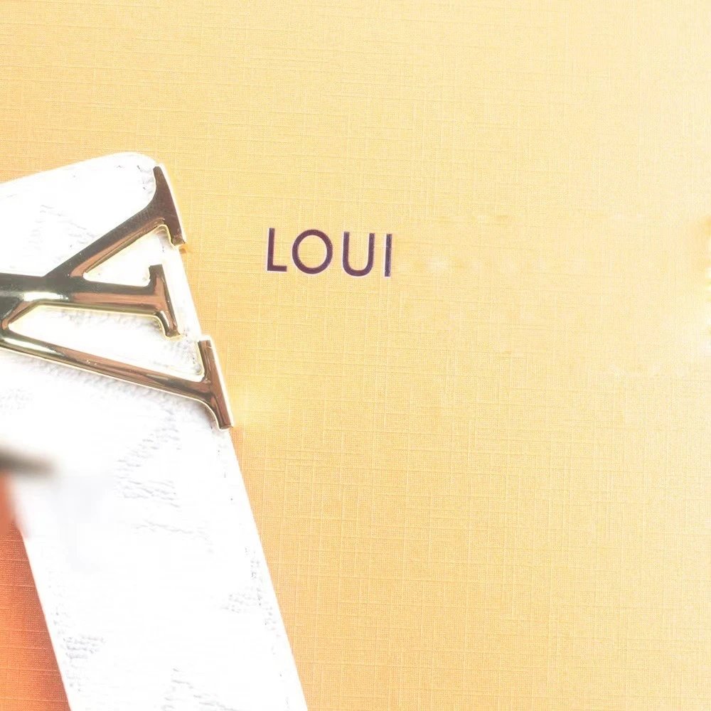 White flower gold buckle
