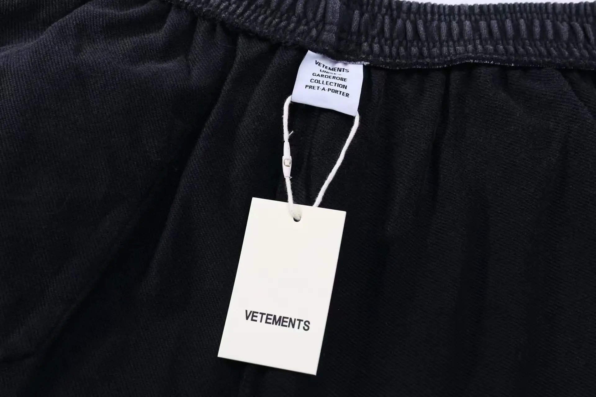 Off-White Smiley Graphic Shorts Black - 9