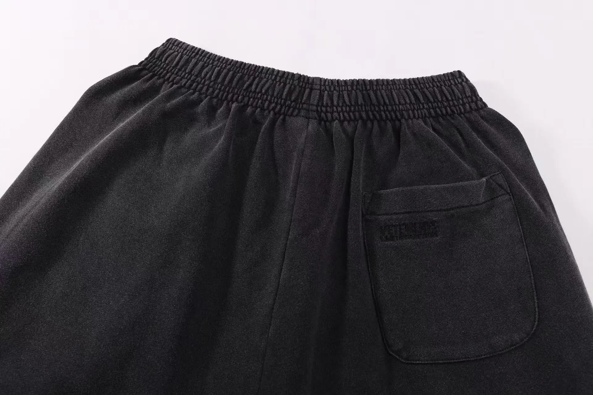 Off-White Smiley Graphic Shorts Black - 8