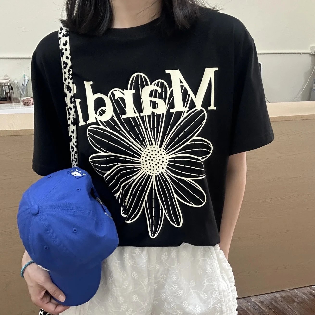 001黑色白花