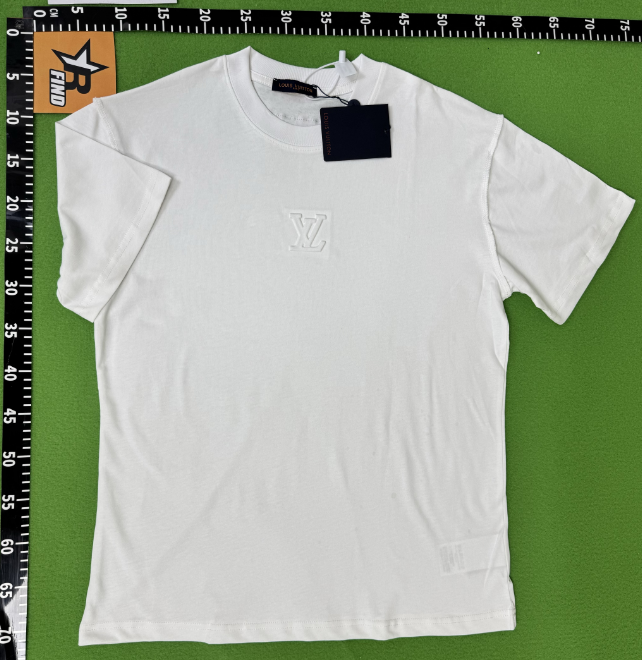 Versatile, fashionable and classic T-shirt